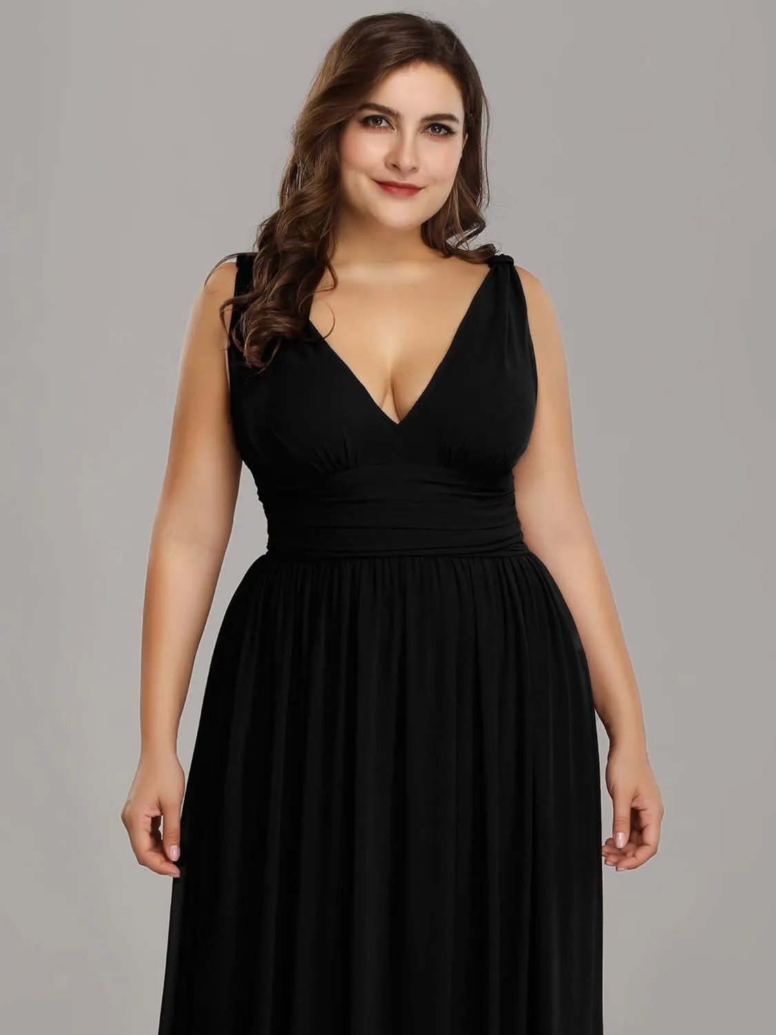 Ever-Pretty V Neck Sleeveless Pleated Chiffon Maxi Plus Size Formal Dresses for Women Bridesmaid Dresses 09016-DA