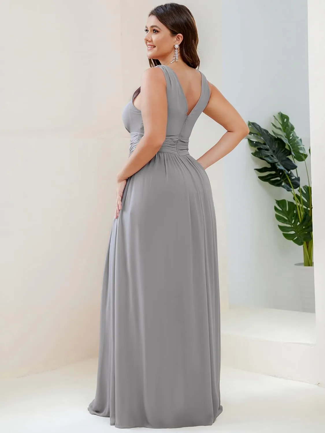 Ever-Pretty V Neck Sleeveless Pleated Chiffon Maxi Plus Size Formal Dresses for Women Bridesmaid Dresses 09016-DA