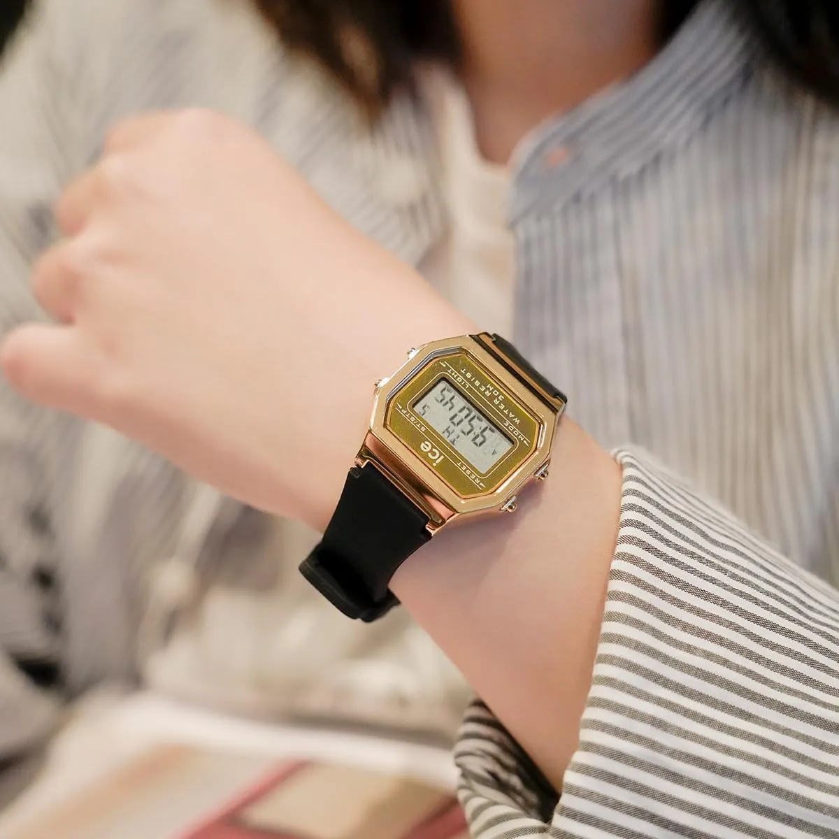 ICE-WATCH - Ice Digit Retro - Women's Wristwatch with Silicon Strap - Backlight 3 ATM Waterproof Digital Watch - 12/24H Format, Dater, Alarms, Stopwatch